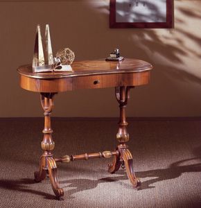 Art. 213, Mesa de escritorio en madera tallada a mano, con cajn, de estilo clsico