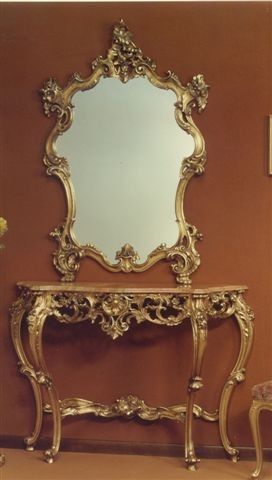 565 ESPEJO, Espejo con marco tallado, con acabado en pan de oro
