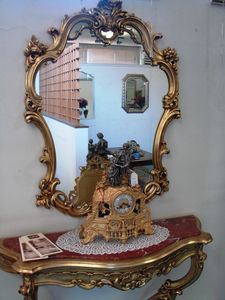 Art. 155, Espejo con marco de madera tallada