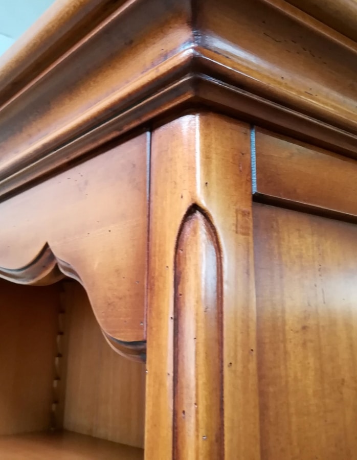 Estantería librería Caroline fabricada en madera de cerezo macizo en estilo  Directoire