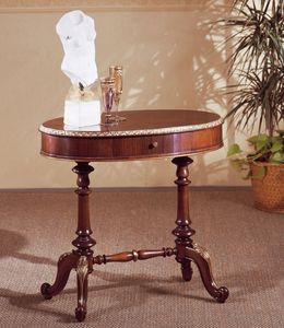 Art. 208, Pequea mesa de estilo, en madera tallada, con tapa redonda