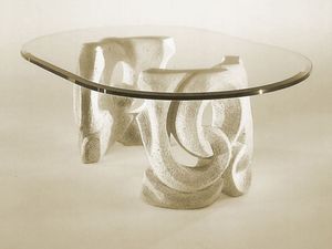 Prince, Mesa con base de piedra y la tapa en vidrio