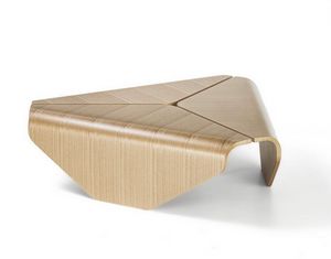 TL80 Nara mesa de centro, Mesa de centro triangular en madera curvada.