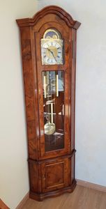 Pendolo, Reloj de pndulo angular, en estilo clsico.